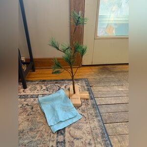 Peanuts The Original Charlie Brown Christmas Tree 18" with Linus' Blanket Snoopy